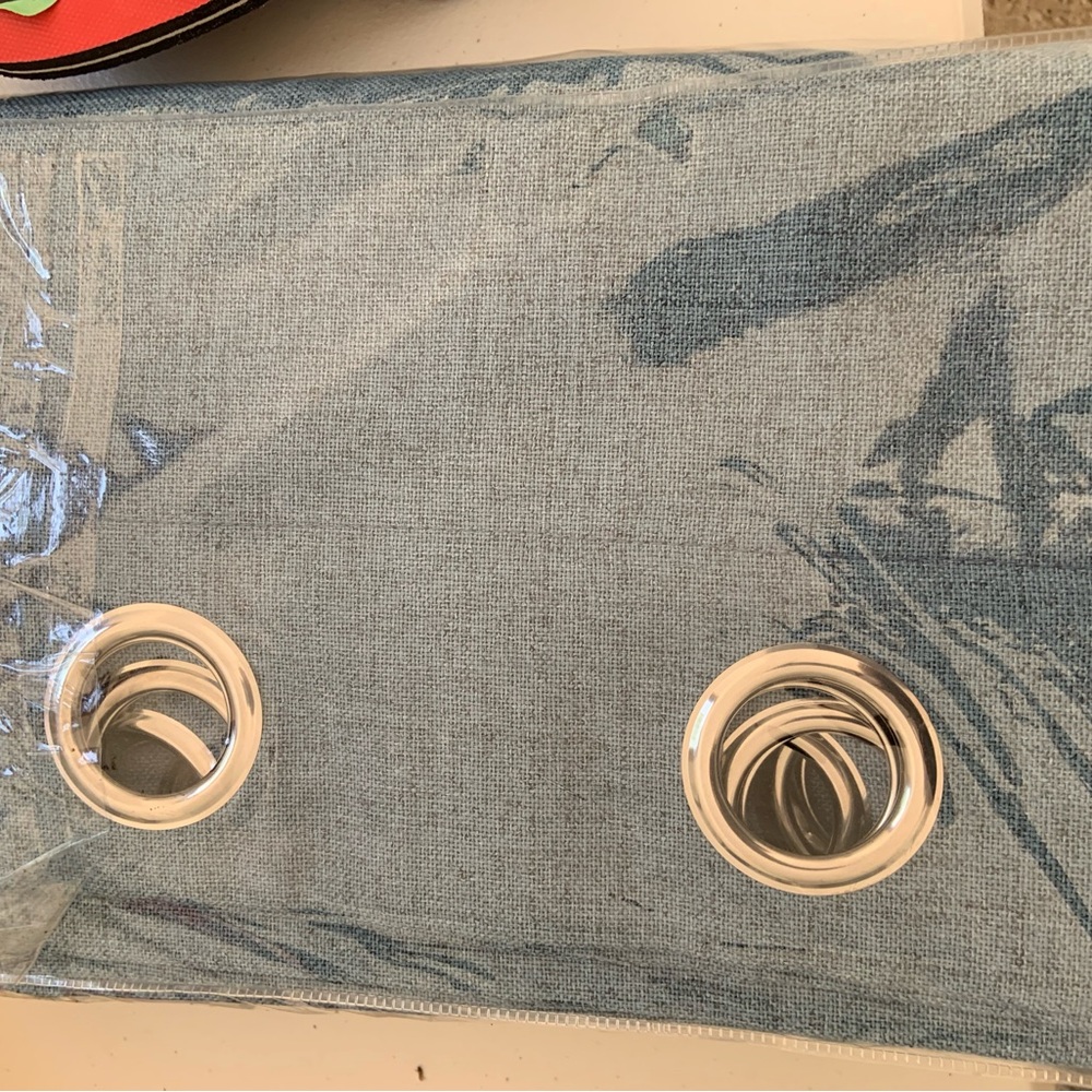 Curtain panels - Picture 2 of 2